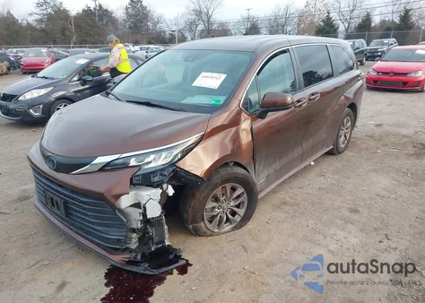 2021 Toyota Sienna Le z USA, uszkodzony, nr VIN 5TDKRKEC4MS020364